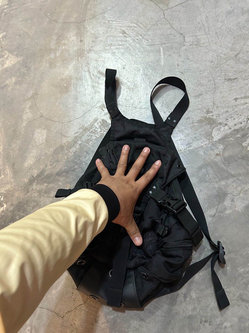 oakley backpack (Category: Backpacks) located in Compostela. Submitted by source_20 (Listing ID 1469893813, Image 2). Description: OAKLEY BACKPACK ICON MINI ISSUE SIGN OF USAGE 📍DAVAO DE ORO CAN SHIP VIA JNT.