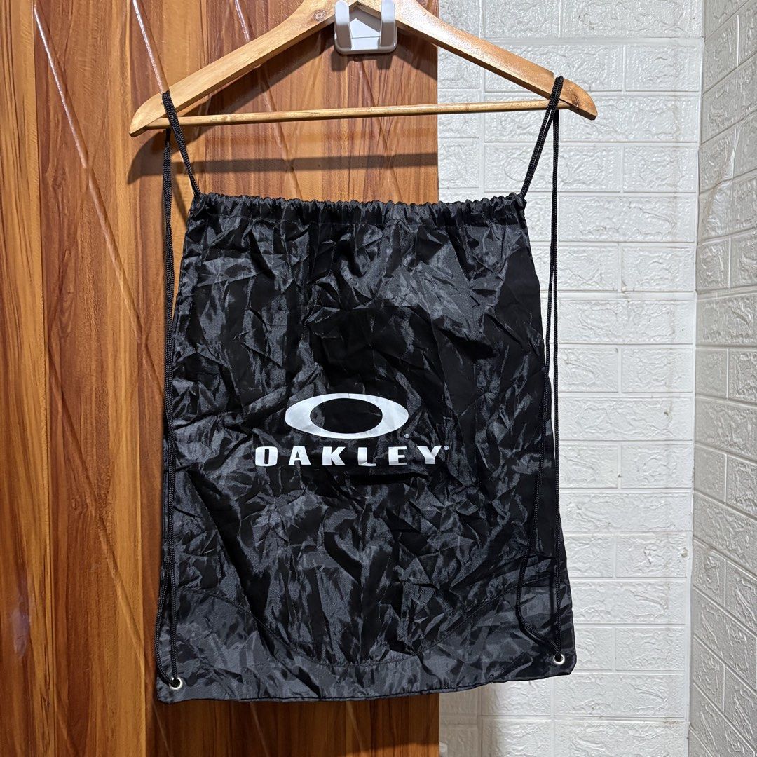 Oakley Black Drawstring Bag Gym Bag (Category: Backpacks) located in Carmen. Submitted by rr_thrifts (Listing ID 1469849871, Image 1). Description: .