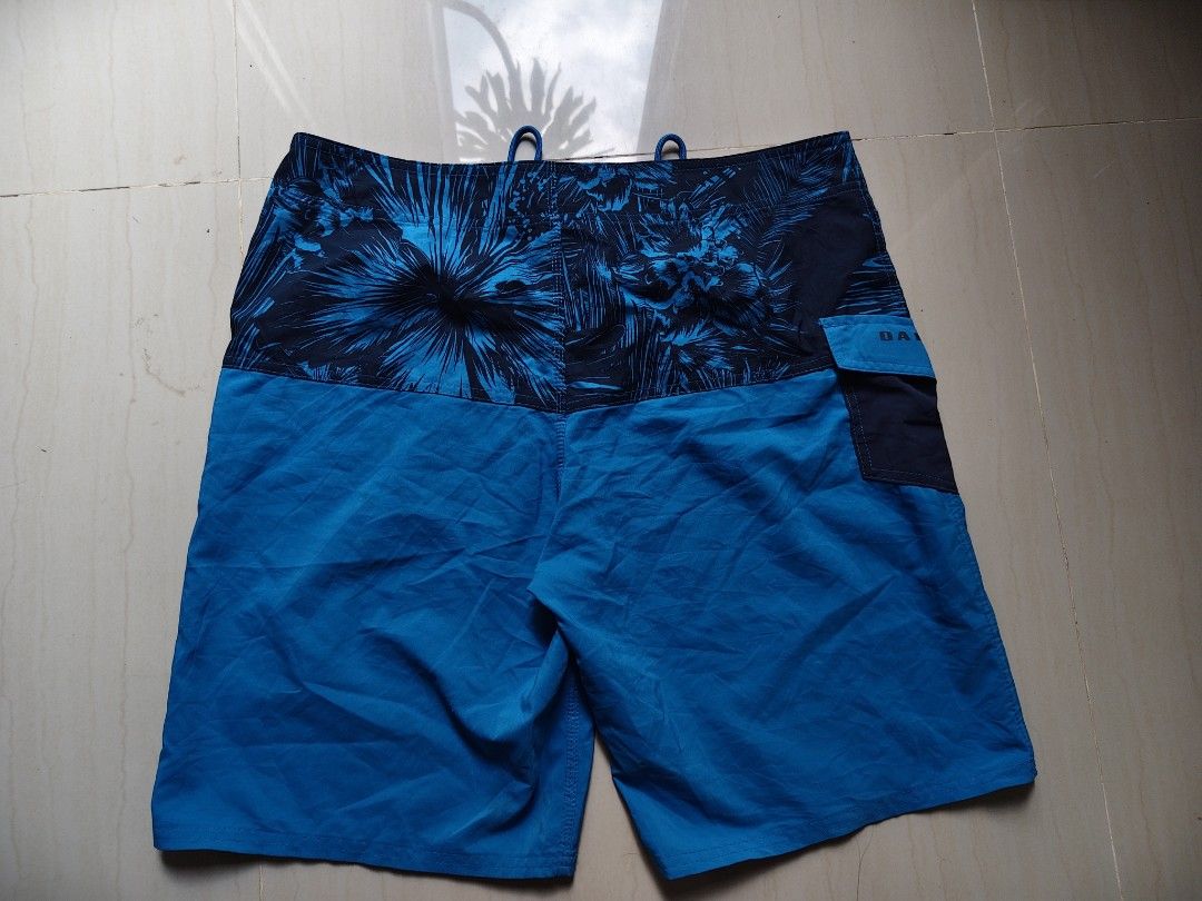 Oakley Board Short Size 34 (Category: Shorts) located in Iloilo. Submitted by branded-boy0422_16 (Listing ID 1469797092, Image 2). Description: W: 34 L: 20 Good as new No issue.