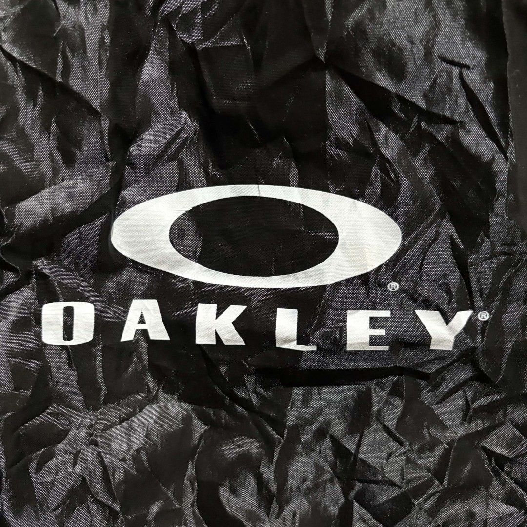 Oakley drawstring backpack (Category: Backpacks) located in Carmen. Submitted by aquarius.00 (Listing ID 1469899687, Image 2). Description: perfect pang gym.