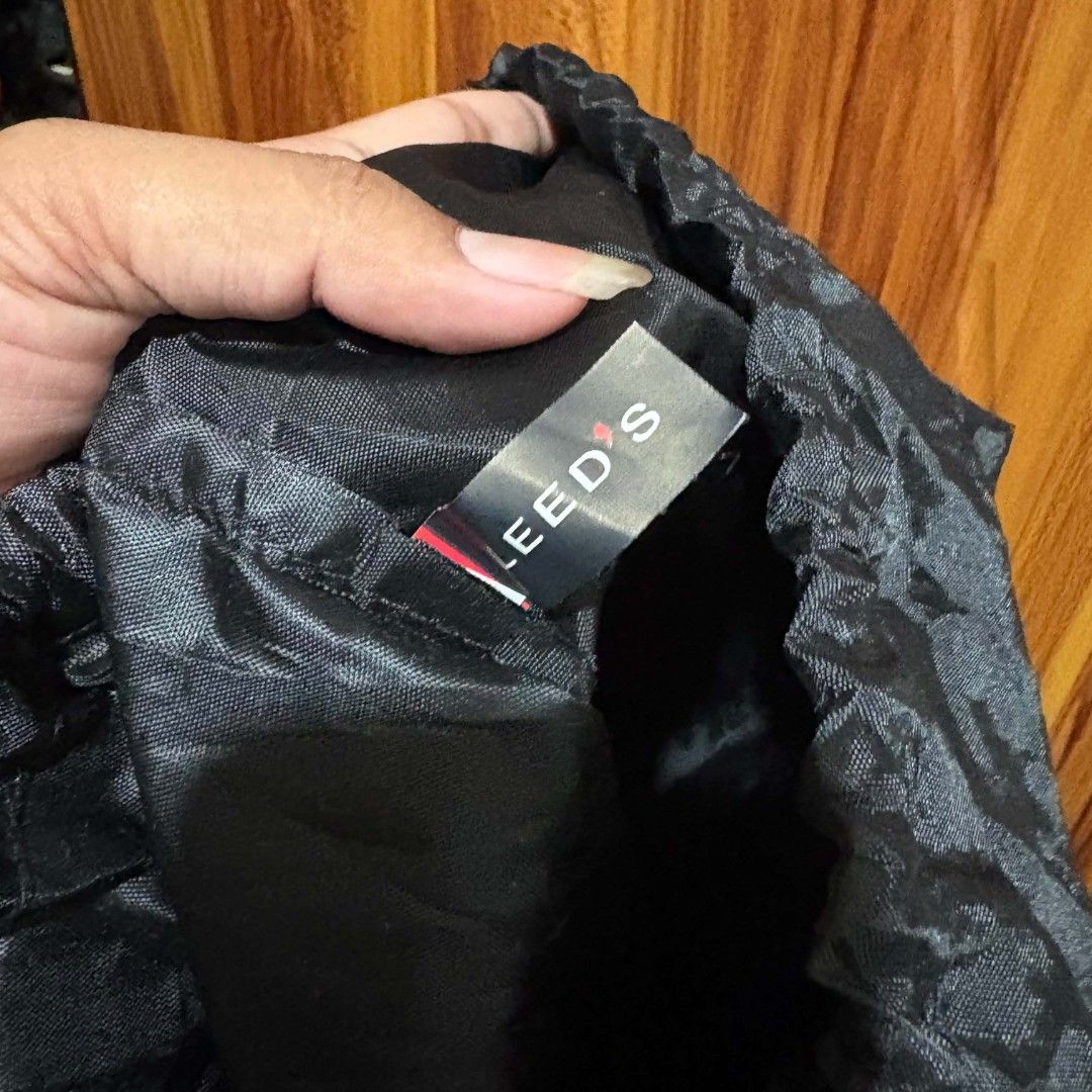 Oakley drawstring backpack (Category: Backpacks) located in Carmen. Submitted by aquarius.00 (Listing ID 1469899687, Image 3). Description: perfect pang gym.