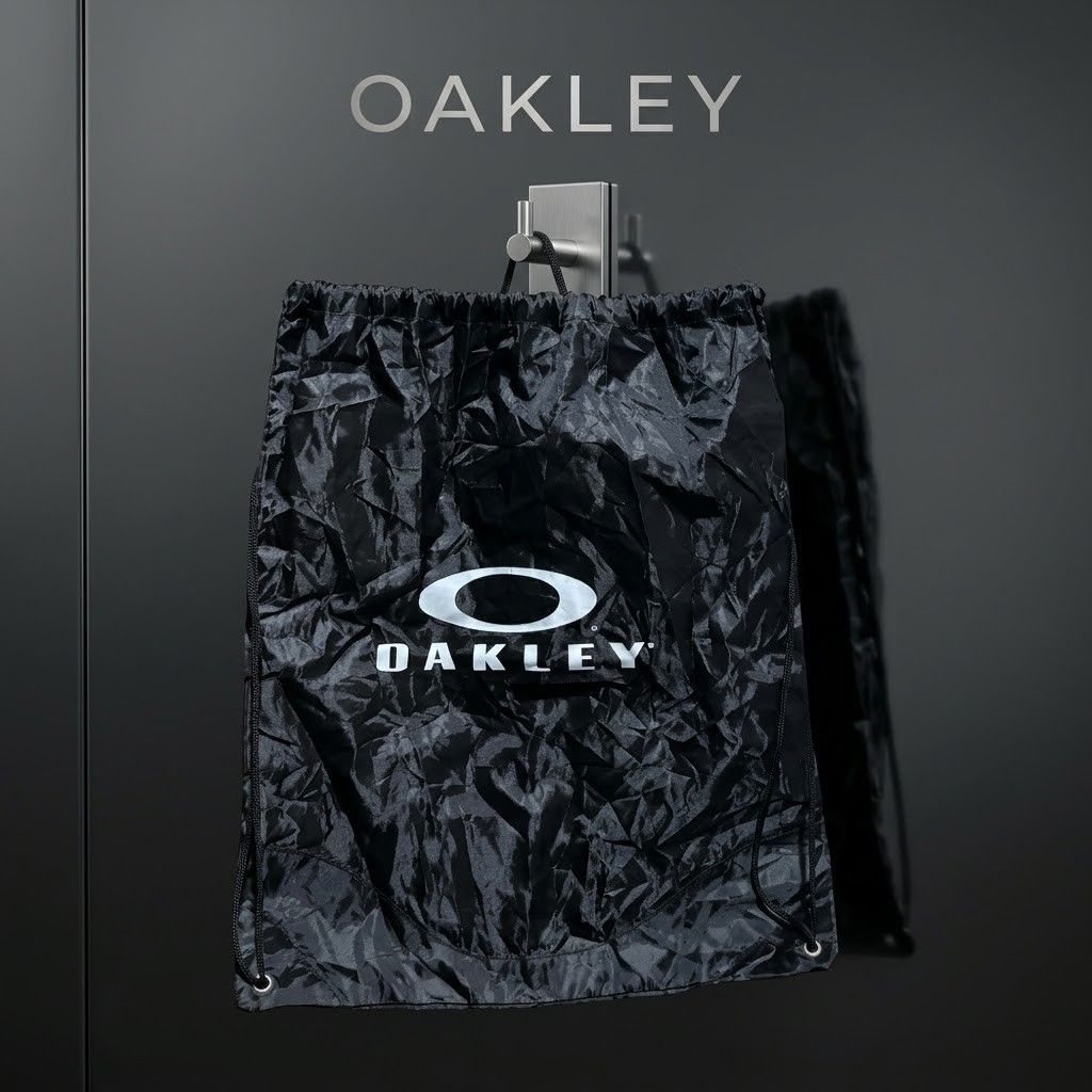 Oakley drawstring backpack (Category: Backpacks) located in Carmen. Submitted by aquarius.00 (Listing ID 1469899687, Image 1). Description: perfect pang gym.