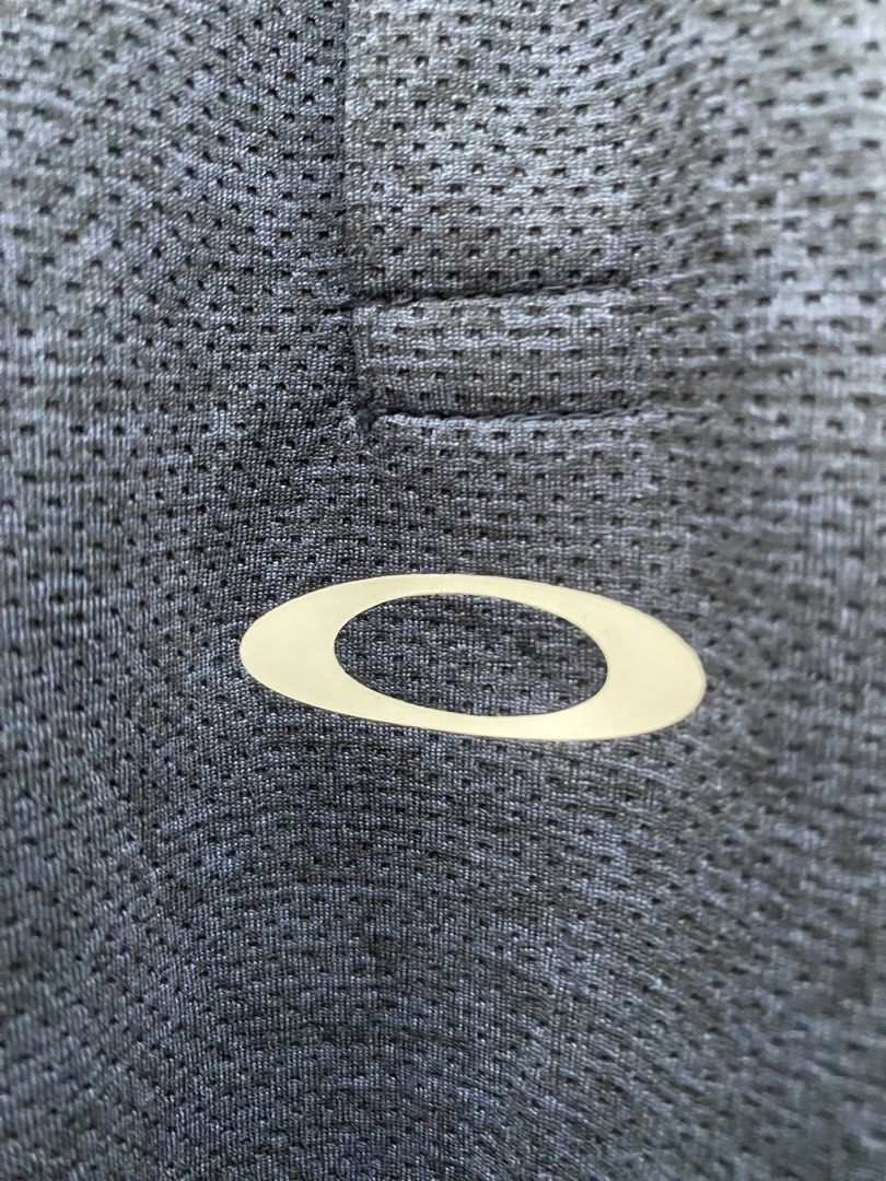 Oakley Drifit Poloshirt for Men (Category: Tshirts & Polo Shirts ) located in Bacolod City. Submitted by ictrends_6100 (Listing ID 1469787165, Image 2). Description: 2XL W: 25 L: 31 Like new No Flaws Color rate: 10/10.