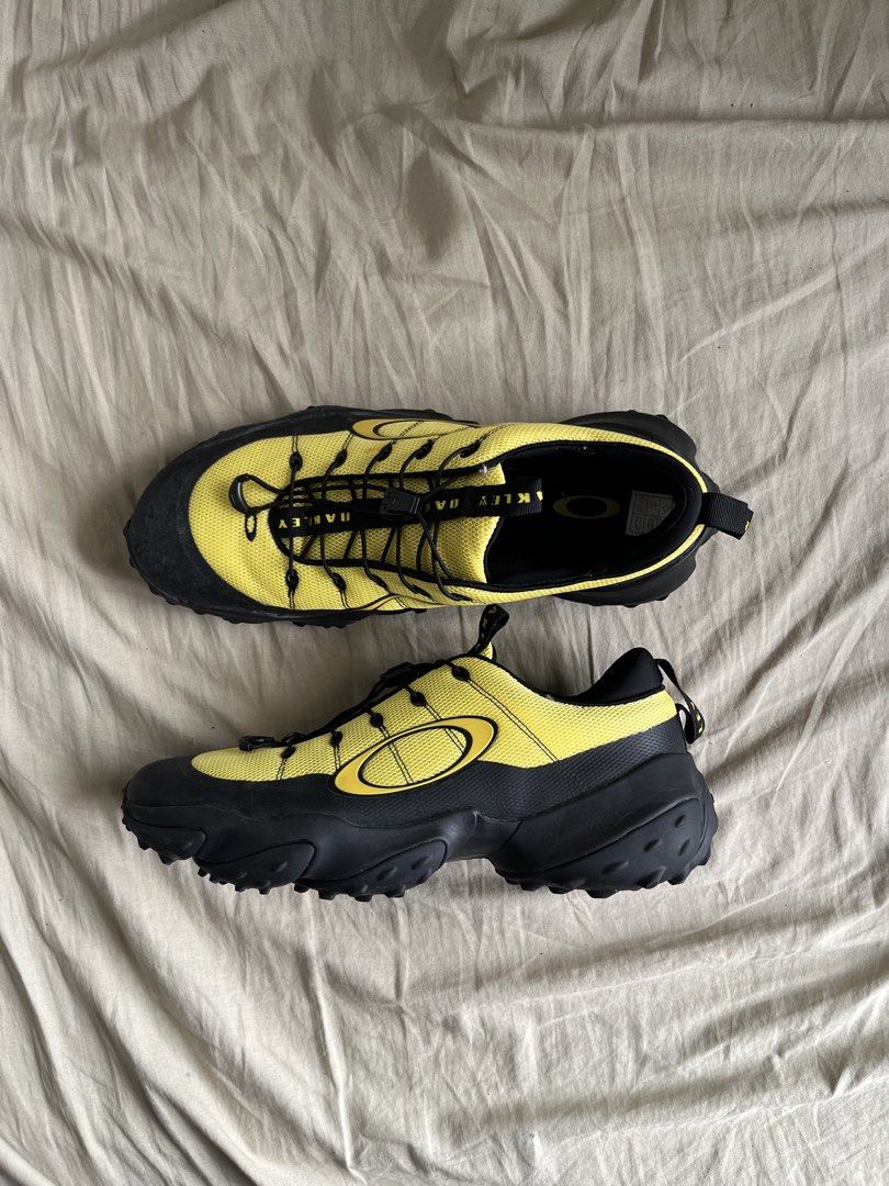 Oakley Edge Flex Citrus Yellow/Black (Category: Sneakers) located in Paranaque City. Submitted by nifty_goodies (Listing ID 1469795316, Image 1). Description: Oakley Edge Flex Citrus Yellow Black Size - 12us mens (snug fit) fits 11us Issue - needs cleaning, replaced laces, replacement box P5,000 Not thrifted.
