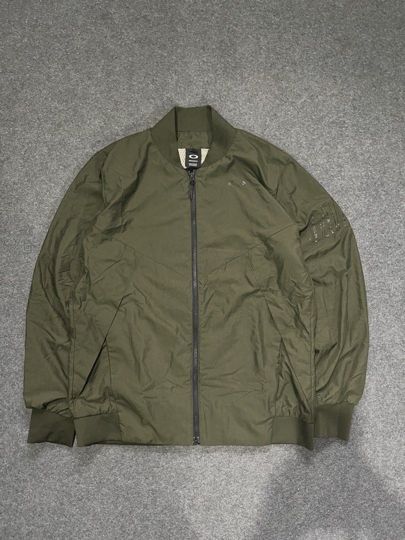 Oakley jacket (Category: Coats, Jackets and Outerwear) located in Lapu Lapu. Submitted by jhonrener41426 (Listing ID 1469832225, Image 1). Description: Size medium Waist-22 Length-27 Excellent condition Color rate 9.8/10 Authentic Issue last pic .
