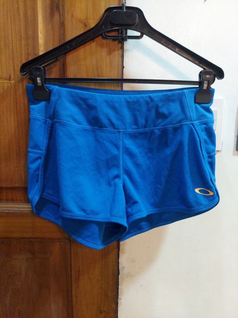 OAKLEY RUNNING SHORTS (Category: Activewear) located in San Pedro. Submitted by cyanide.slug.cat (Listing ID 1469863582, Image 1). Description: s-m 30-36" waist 10" length walang inner panty.