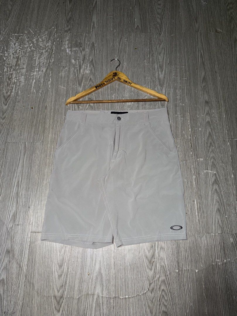 OAKLEY SHORT DRI FIT FABRIC GOLF (Category: Shorts) located in Manila. Submitted by triptothrift7 (Listing ID 1469794096, Image 1). Description: pm me for fast transaction! OAKLEY SHORT DRI FIT FABRIC GOLF for only 899 size 32 on tag waistline 32 x 34 length 21 minor issue lang sa likod sa waist di visible kapagsuot excellent condition color rate 9/10 mode of payment gcash or bank transfer location Biñan laguna.
