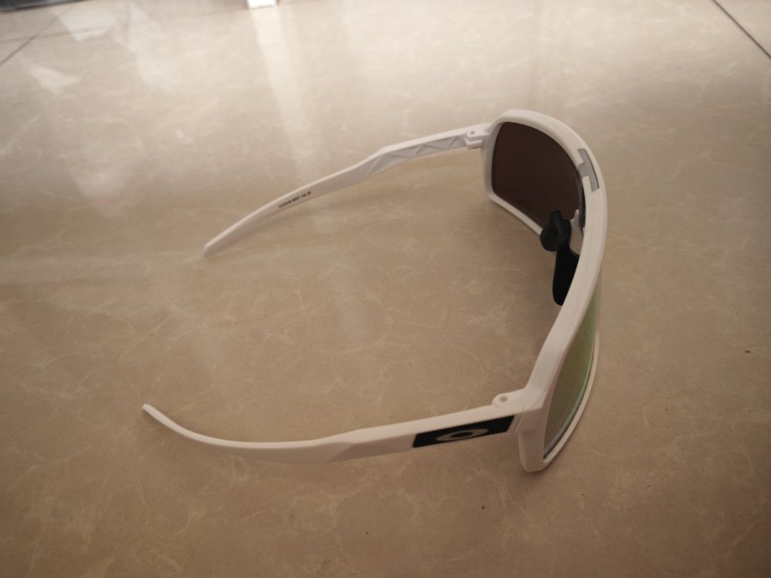 Oakley Sutro White Orange Sunglasses (Category: Sunglasses & Eyewear) located in Manila. Submitted by markus2589 (Listing ID 1469809076, Image 2). Description: - Brand: Oakley Sutro - Model Code: OO9406-9937 - Frame: White with textured arm details near the hinges - Nose Pads: Black for extra grip - Ideal for: Cycling, running, and outdoor sports - Condition: Excellent/Pristine.