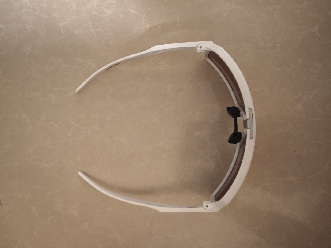 Oakley Sutro White Orange Sunglasses (Category: Sunglasses & Eyewear) located in Manila. Submitted by markus2589 (Listing ID 1469809076, Image 3). Description: - Brand: Oakley Sutro - Model Code: OO9406-9937 - Frame: White with textured arm details near the hinges - Nose Pads: Black for extra grip - Ideal for: Cycling, running, and outdoor sports - Condition: Excellent/Pristine.