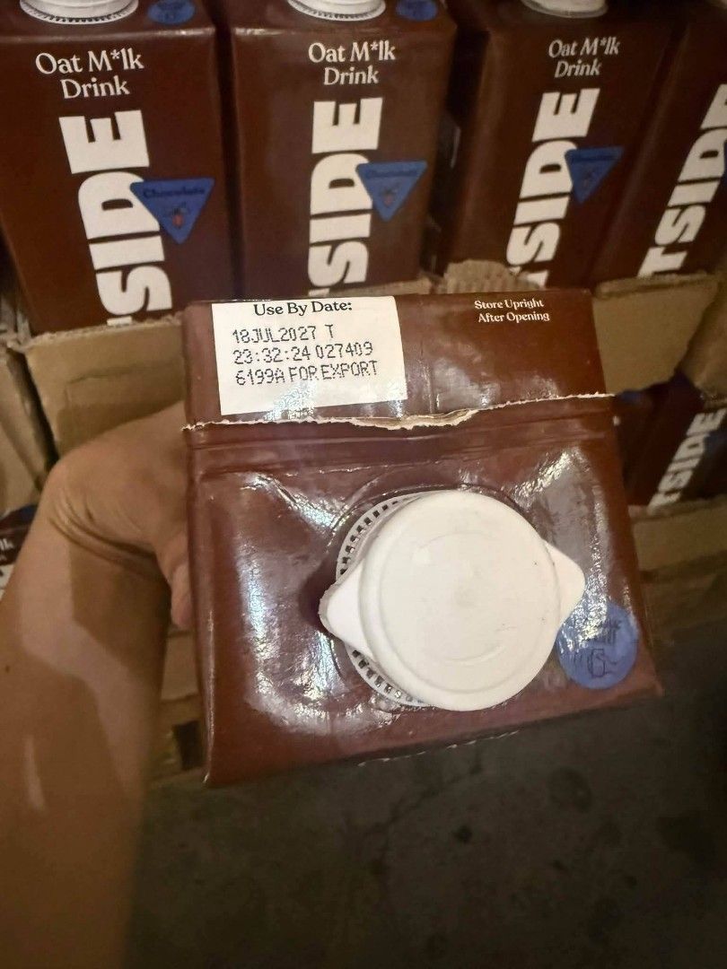 OATSIDE Chocolate/Milk 1L (Category: Other Food & Drinks) located in Mandaluyong City. Submitted by shopmla (Listing ID 1469887489, Image 3). Description: ‼️On stocks‼️ Php 180.✔️ Orange app 192.+Del fee.❌ Limited only Chocolate/Milk 1L.