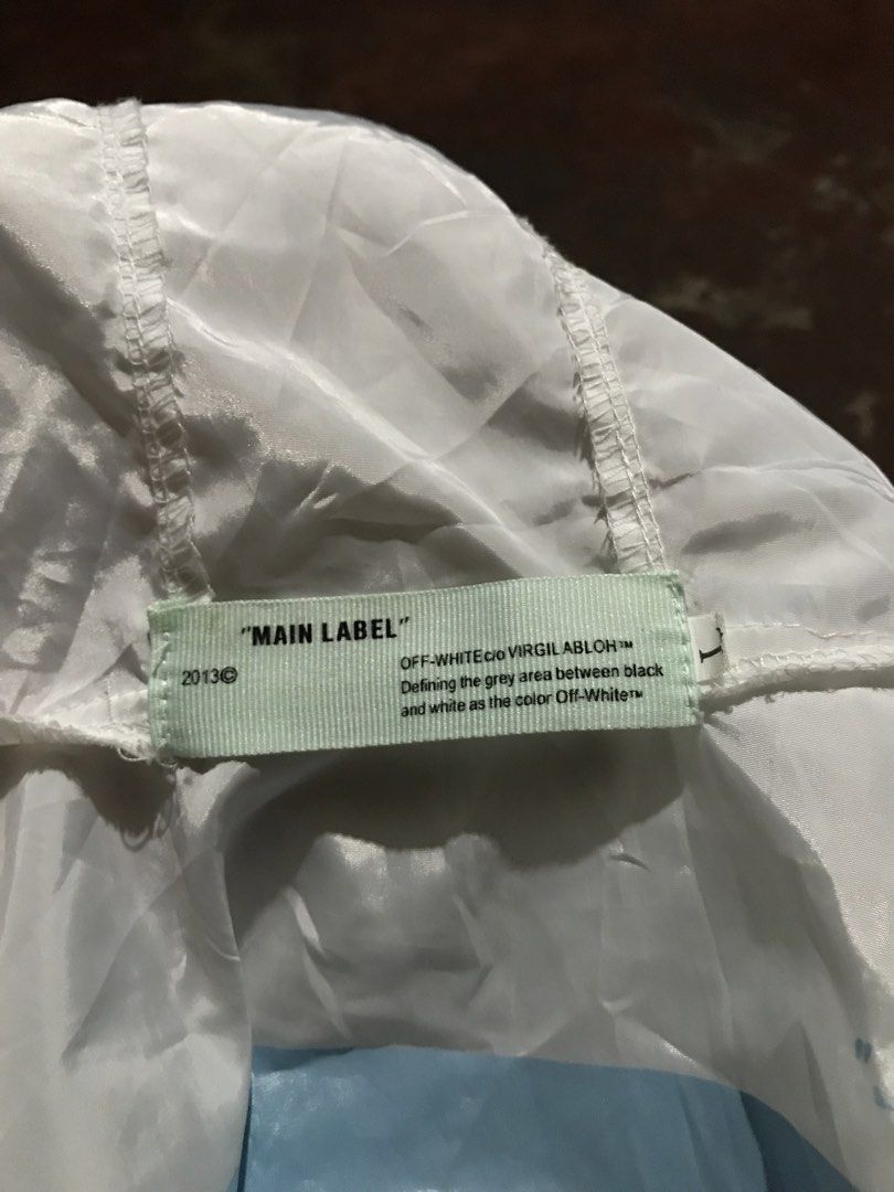 Off white windbreaker (Category: Coats, Jackets and Outerwear) located in Talisay. Submitted by abneralamo (Listing ID 1469879434, Image 3). Description: Offwhite windbreaker Size large.