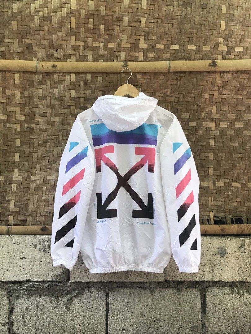Off white windbreaker (Category: Coats, Jackets and Outerwear) located in Talisay. Submitted by abneralamo (Listing ID 1469879434, Image 1). Description: Offwhite windbreaker Size large.