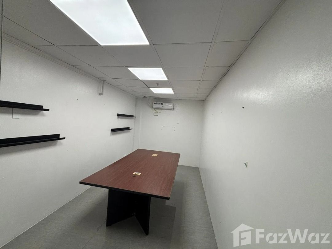 Office for rent at Cacho Gonzalez Building (Category: Commercial) located in Makati City. Submitted by propertyproph (Listing ID 1469785689, Image 3). Description: 🏢 Office Space for Rent | Cacho Gonzalez Building, Makati City ✨ Set up your business in this spacious 100 sqm bare office, offering flexibility to customize the workspace to suit your company's needs. 📍 Location: Cacho Gonzalez Building, Makati City 📐 Floor Area: 100 sqm 🏢 Bare / 