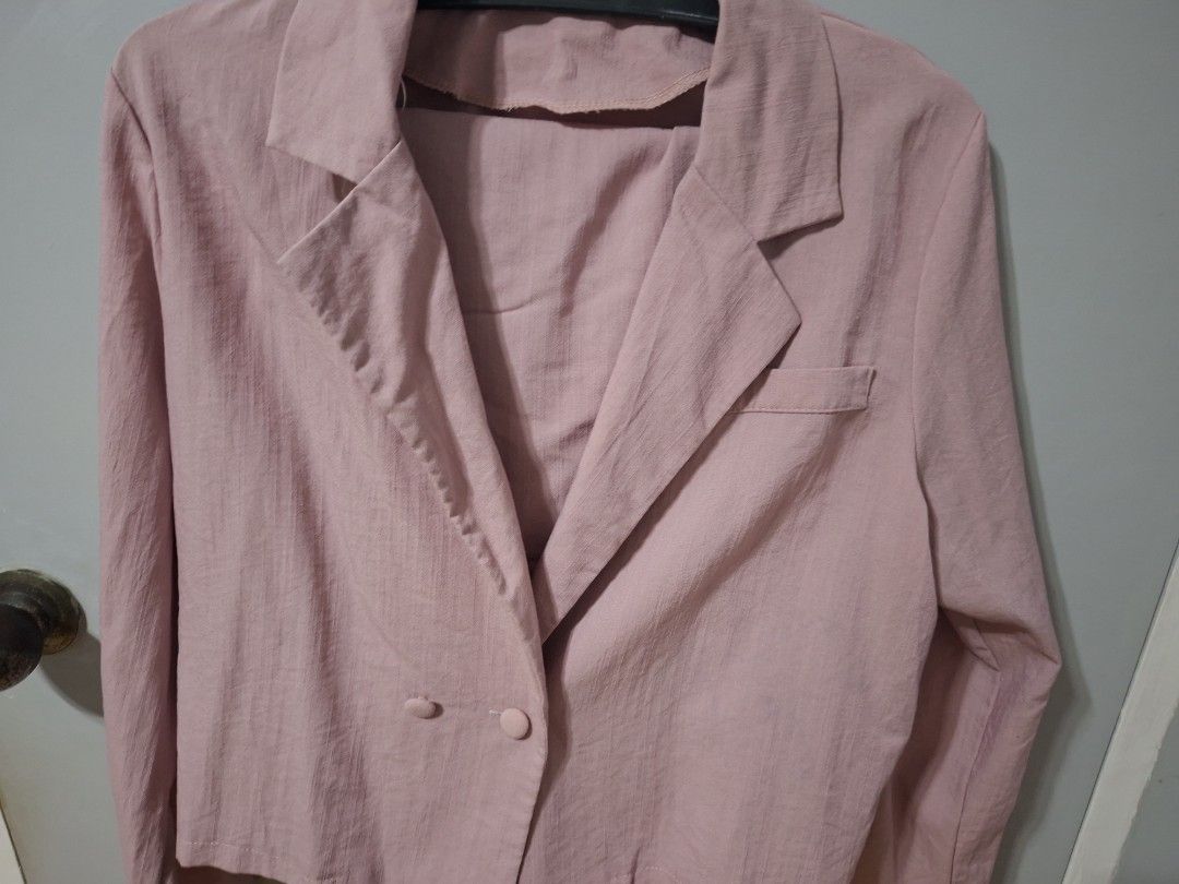 Office wear/Casual wear (Category: Sets or Coordinates) located in Cainta. Submitted by xxo.prelovedclothess (Listing ID 1469825757, Image 1). Description: ●Bought this to wear it to my photoshoot/ selling this since I no longer needed it.