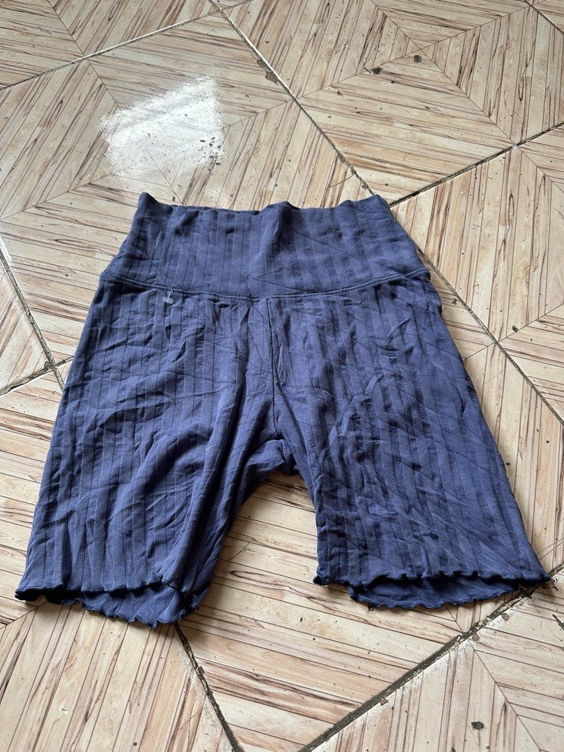 OFFLINE (Category: Activewear) located in Angeles City. Submitted by alejeong27 (Listing ID 1469805806, Image 3). Description: .