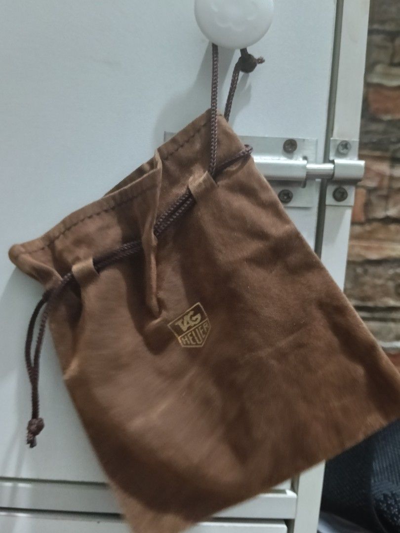 OG Tag Heuer Pouch (Category: Purses & Pouches) located in Manila. Submitted by trendyie100 (Listing ID 1469871092, Image 1). Description: Selling as is, authentic from US, 10*10cm. This is a genuine-style watch travel pouch commonly used by TAG Heuer, specifically designed to safely house a single wristwatch, velvety fabric with a drawstring closure to protect a watch from scratches. It accommodates standard case diameters ranging from small lad