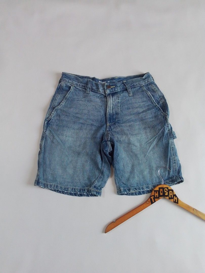 Old Navy Denim Carpenter Shorts Size 28 (Category: Shorts) located in Malilipot. Submitted by santosbolofer (Listing ID 1469832912, Image 1). Description: Old navy carpenter short medium wash Actual waistline 30-31 Length 18 Hem 10.3 Verygood condition 📌 9.5/10 colorate 450 plus sf.