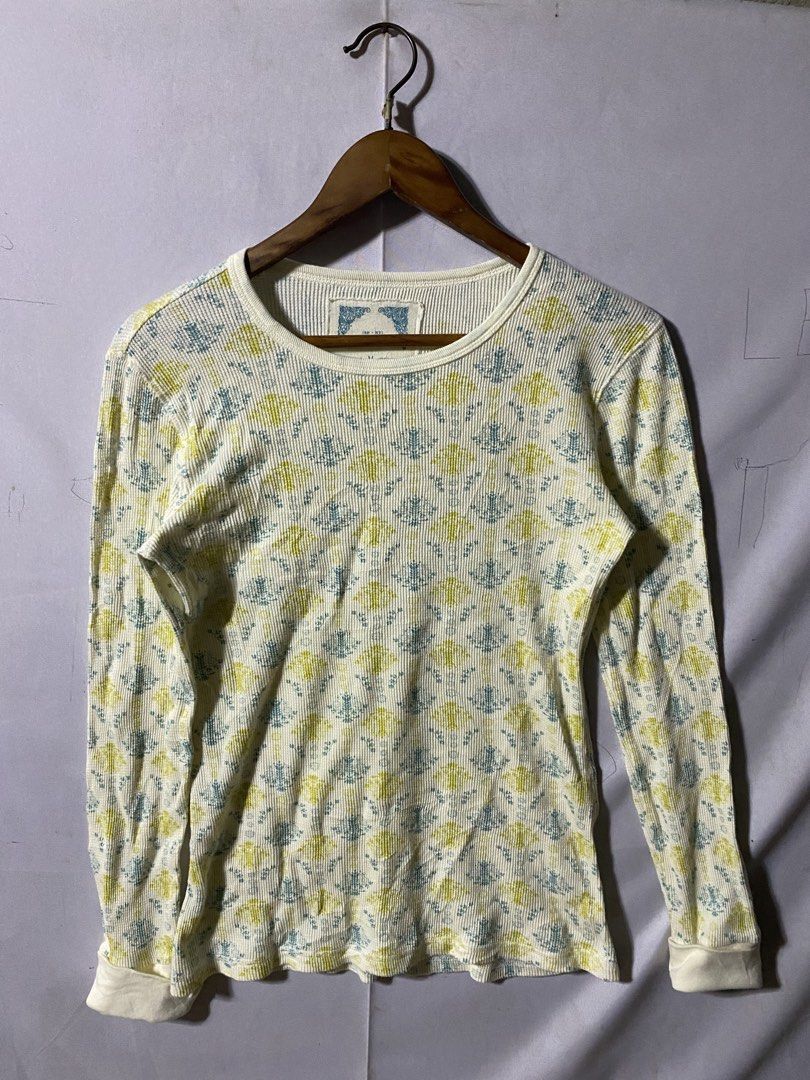 Old Navy Thermal Long Sleeve Top Medium Floral (Category: Longsleeves) located in Cagayan de Oro. Submitted by silverhawk_ba9de3 (Listing ID 1469911883, Image 1). Description: Old Navy cream thermal top featuring a cute light blue and yellow floral print, waffle knit texture, and long sleeves. Size Medium, made in Vietnam with a vintage San Francisco label. Perfect for layering!.