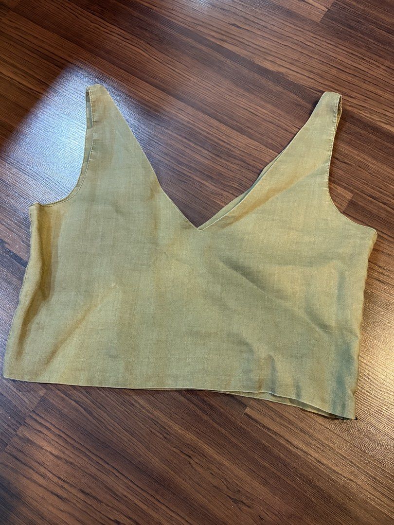 Olive Green V-Neck Linen Top (Category: Sleeveless) located in Paranaque City. Submitted by trendyclothesco (Listing ID 1469841360, Image 1). Description: - Color: Olive green - Style: Sleeveless crop top with deep V-neckline (front and back) - Material: linen-blend fabric - only used 3-4 times .