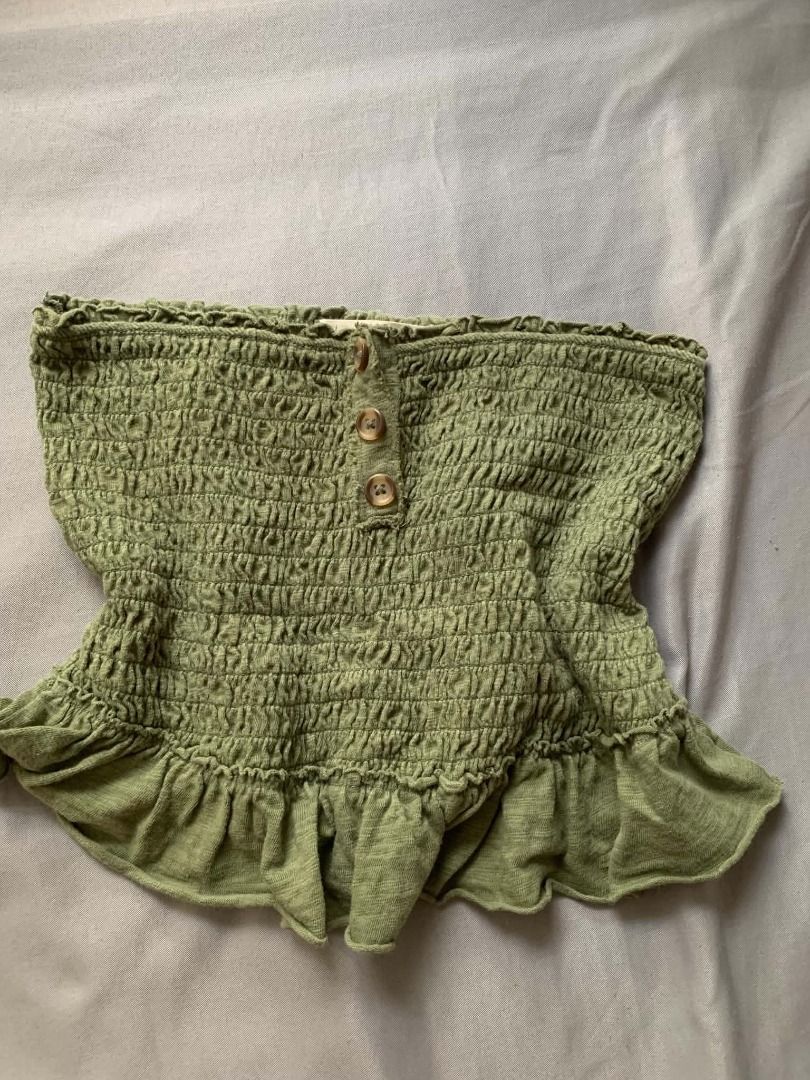 Olive Tube Top - ₱50 (Category: Sleeveless) located in Manila. Submitted by _uniefinds (Listing ID 1469764507, Image 3). Description: ♡ Fits to Small 𐙚 PRICE: ₱50 𐙚 MOP: GCash / Maya 𐙚 MOD: J&T / Lalamove 𐙚 SF: Shouldered by the buyer ୨ৎ DM me if interested or for inquiries! ♡ 📍 Sta. Mesa.