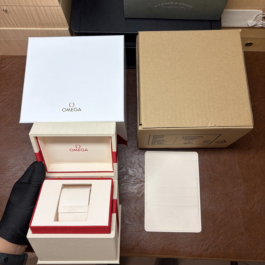 authentic omega box (Category: Luxury Watches) located in Manila. Submitted by noah.kock1914 (Listing ID 1458474269, Image 1). Description: Authentic Omega women’s watch box (ladies‘ model), brand new and unused. Includes: Inner watch box Outer box Warranty card holder Instruction manual Note: Paper shopping bag and shipping fees are not included in the listed price..