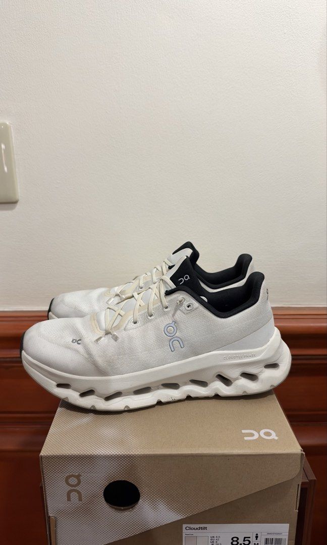 On Cloudtilt (Category: Sneakers) located in Quezon City. Submitted by destashingmycloset (Listing ID 1469898730, Image 1). Description: .