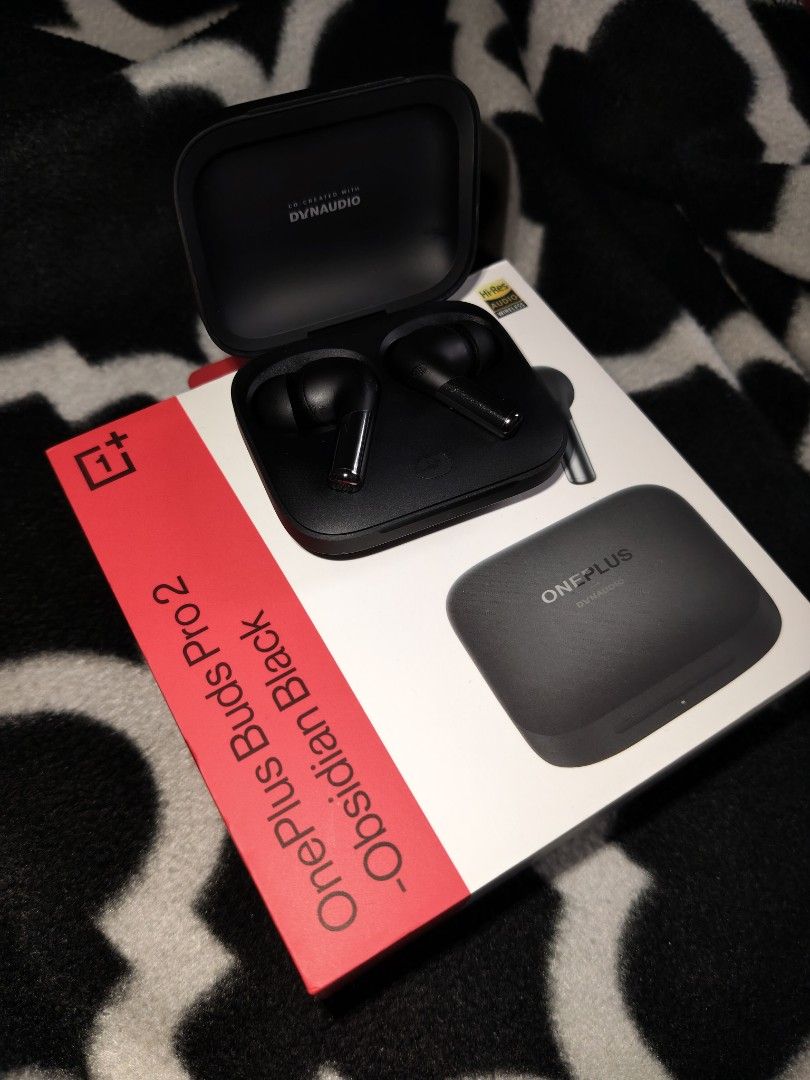 One Plus Buds Pro 2 (Category: Earphones) located in Manila. Submitted by russafterdark_ (Listing ID 1469763031, Image 2). Description: Selling my Brand New ONE PLUS BUDS PRO 2!! Binuksan ko lang para i-check and tignan kung gumagana. Audio & Drivers ◦ Driver System: MelodyBoost™ Dual Drivers (11mm woofer + 6mm planar tweeter) co-created with Dynaudio. ◦ Audio Codecs: LHDC 4.0/5.0, AAC, SBC. ◦ Sound Features: Spatial Audio with Google and Dolby H