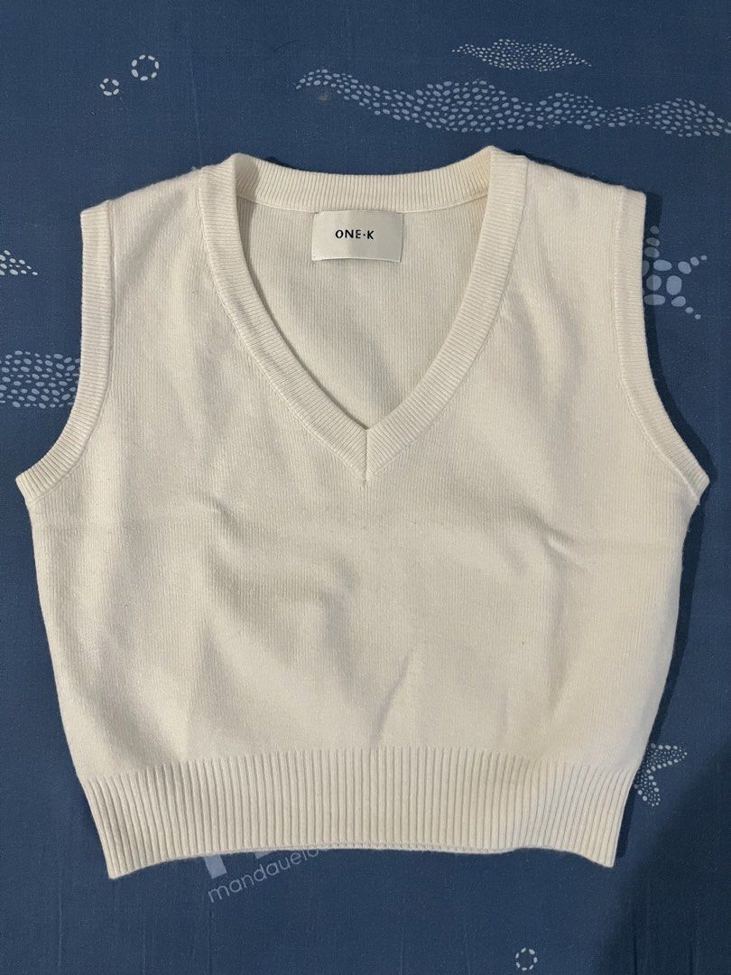 ONE-K V-Neck Knit Cropped Top Bundle (Category: Sleeveless) located in Manila. Submitted by cydeclutters (Listing ID 1469933049, Image 2). Description: Buy 1 get 1 bundle Color off white and rust orange Very thick fabric With signs of use but not abused Condition 7/10 Rfs: decluttering.