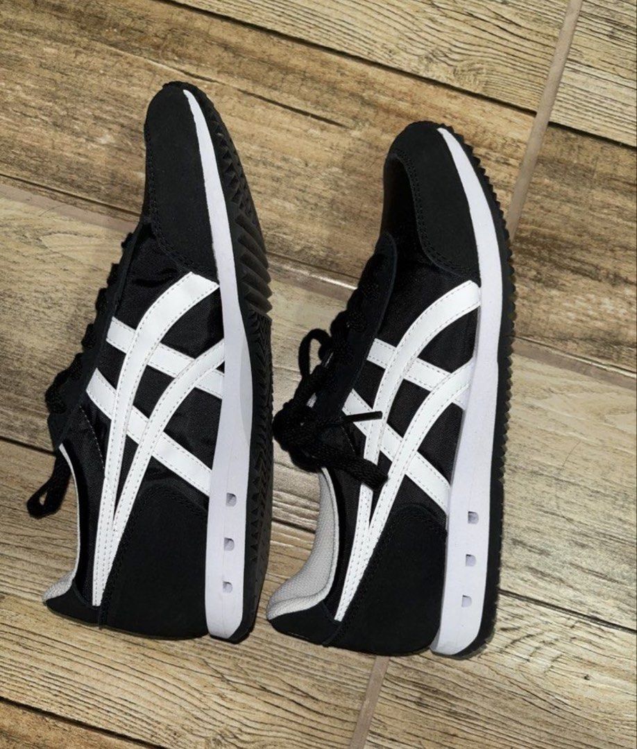 Onitsuka Tiger New York (Category: Sneakers) located in Paranaque City. Submitted by timmy_25 (Listing ID 1469856555, Image 2). Description: - EU 39.5 / US 6.5 - Only used once.