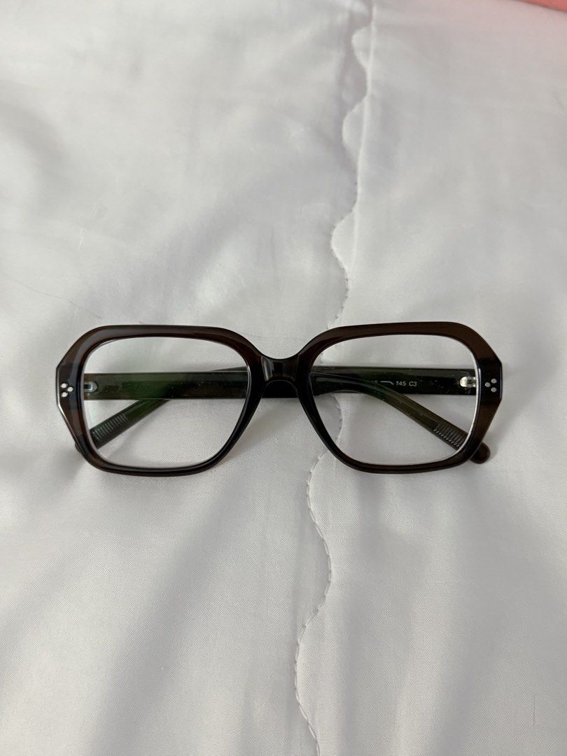 optical frame (Category: Sunglasses & Eyewear) located in Angeles City. Submitted by torixxx.m (Listing ID 1469852995, Image 1). Description: - Style: Dark brown, thick-frame square retro glasses - Lenses: Clear (ready for your prescription or everyday non-prescription wear) - Condition: Impeccable, zero scratches on the frames - Inclusions: Matching textured grey hard protective case - Perfect for daily styling or custom prescription lenses.