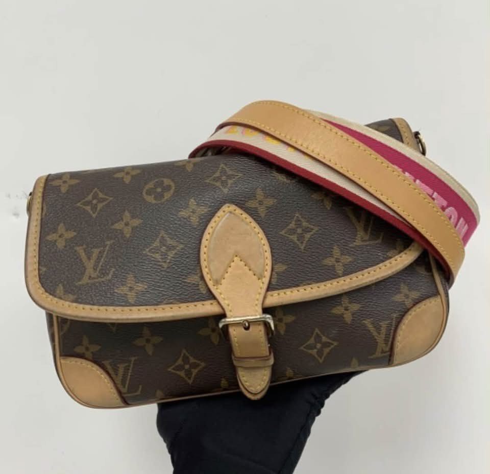 Orig LV complete set (Category: Luxury Apparel) located in Manila. Submitted by calmforest-007b69 (Listing ID 1469893977, Image 1). Description: .