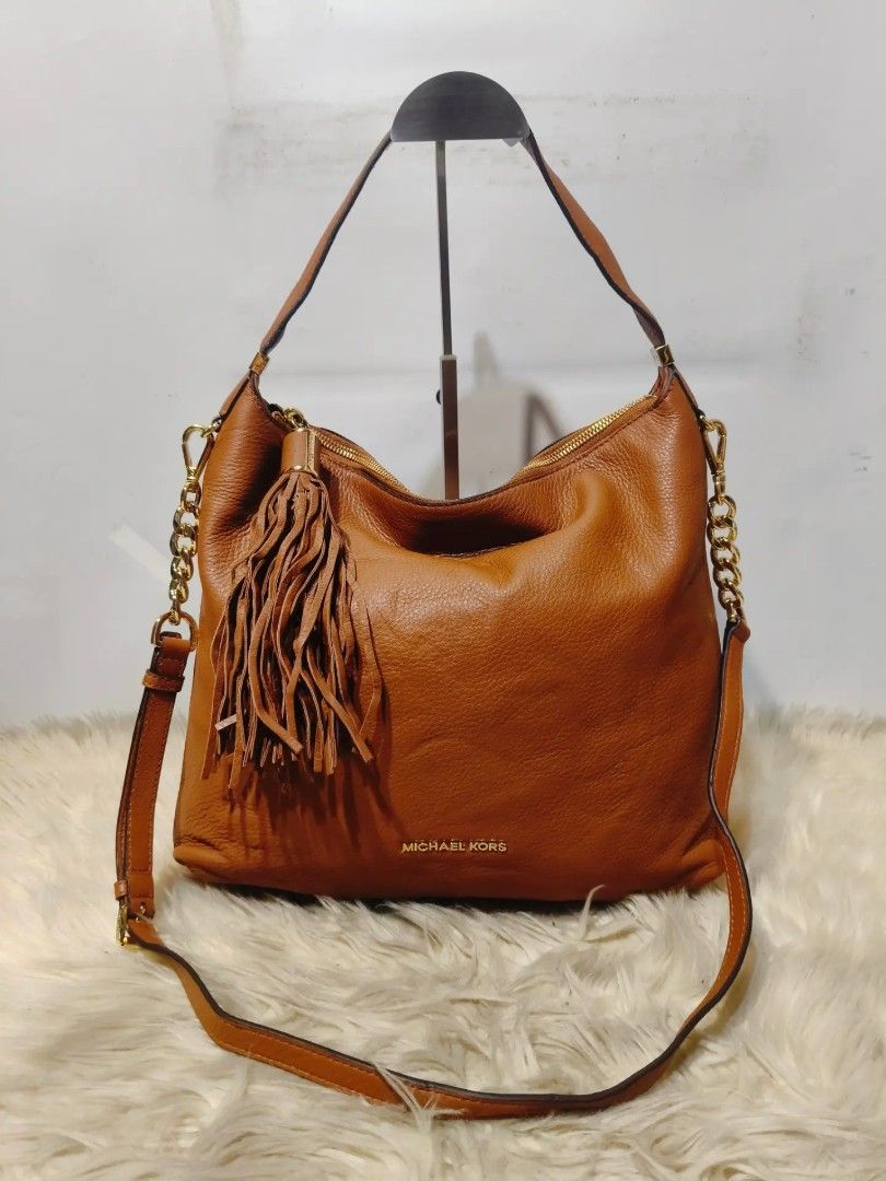 Original MICHAEL KORS (Category: Shoulder Bags) located in Cabuyao City. Submitted by secondhand.shop.ph (Listing ID 1469924092, Image 2). Description: Sale❗️Sale❗️Sale❗️ ₱ 2,899 Original Michael Kors Almost new condition Large Pure genuine leather 📌First to pay!.