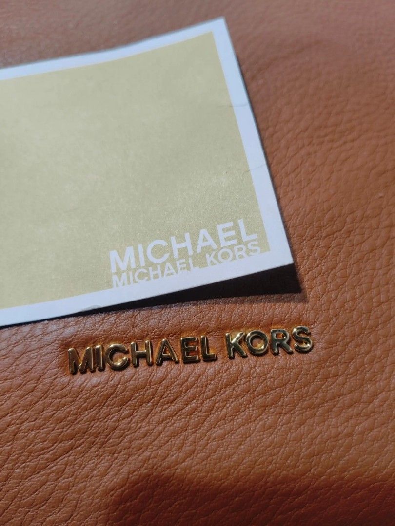 Original MICHAEL KORS (Category: Shoulder Bags) located in Cabuyao City. Submitted by secondhand.shop.ph (Listing ID 1469924092, Image 3). Description: Sale❗️Sale❗️Sale❗️ ₱ 2,899 Original Michael Kors Almost new condition Large Pure genuine leather 📌First to pay!.