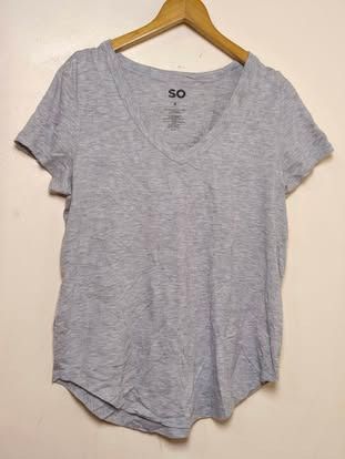 ORIGINAL SO Heather Gray Short Sleeve V-Neck Top (Category: Shirts) located in Morong. Submitted by katiesmodernthrift (Listing ID 1469851693, Image 3). Description: • 🤍 US Brand SO Grey V-Neck Slub Basic Tee (Women's Small) • Description: ✨ Brand: SO (Exclusive Kohl's USA private label) ✨ Size: Small on tag (Fits true to size, slightly relaxed silhouette) ✨ Fabric: 63% Polyester, 33% Rayon, 4% Spandex blend—super soft, stretchy, and premium slu