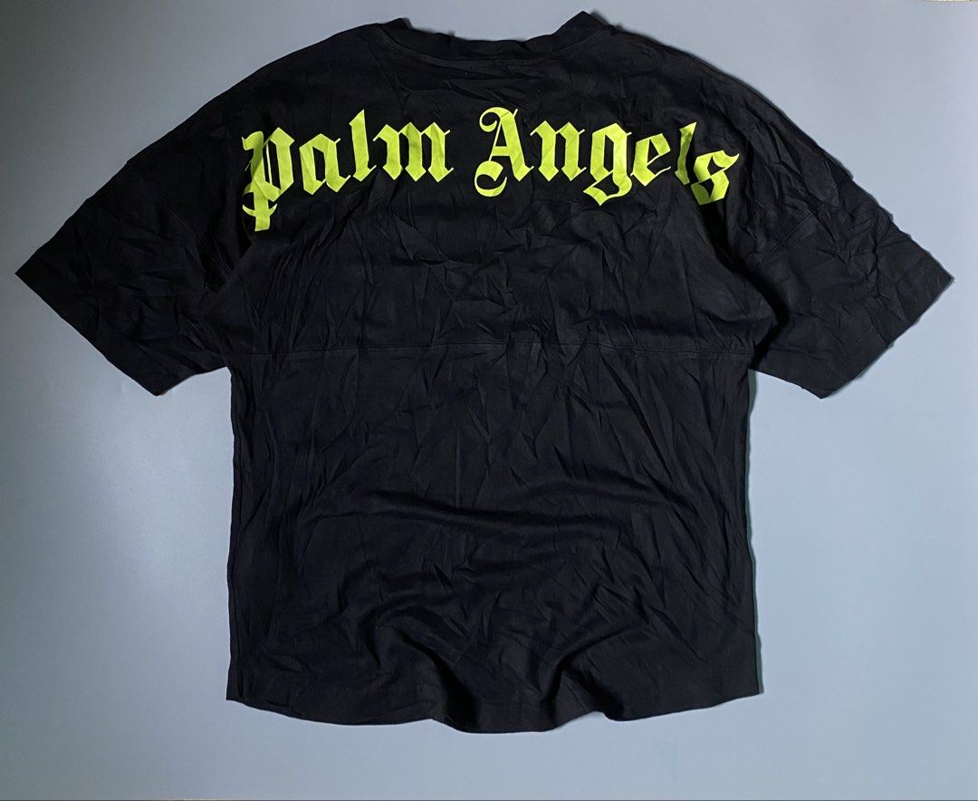 Palm Angels (Category: Shirts) located in Manila. Submitted by r4y.garm3nts (Listing ID 1469845085, Image 1). Description: Width 21 Length 28.