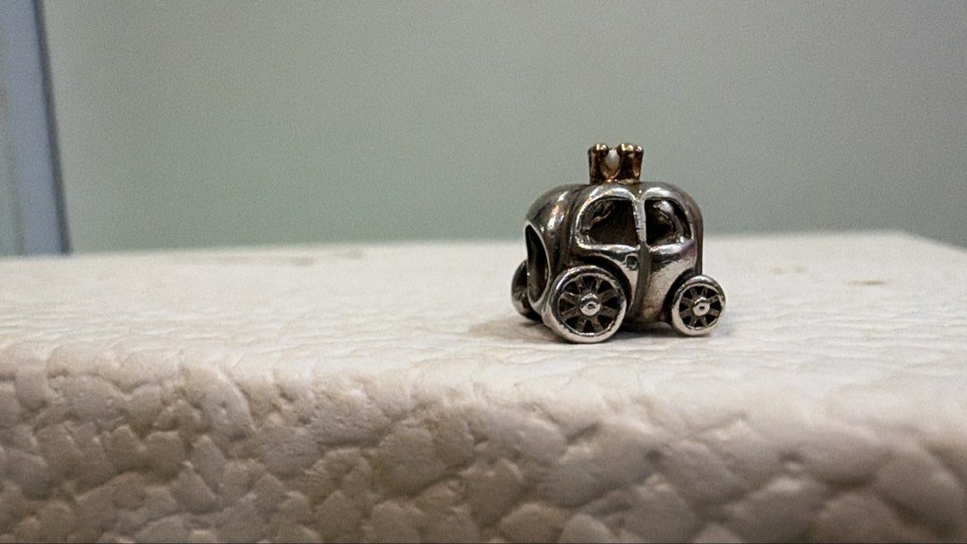 Pandora charm (Category: Charms) located in Manila. Submitted by happylvoe (Listing ID 1469922042, Image 2). Description: With 14k gold crown and sterling silver Pandora carriage charm. .