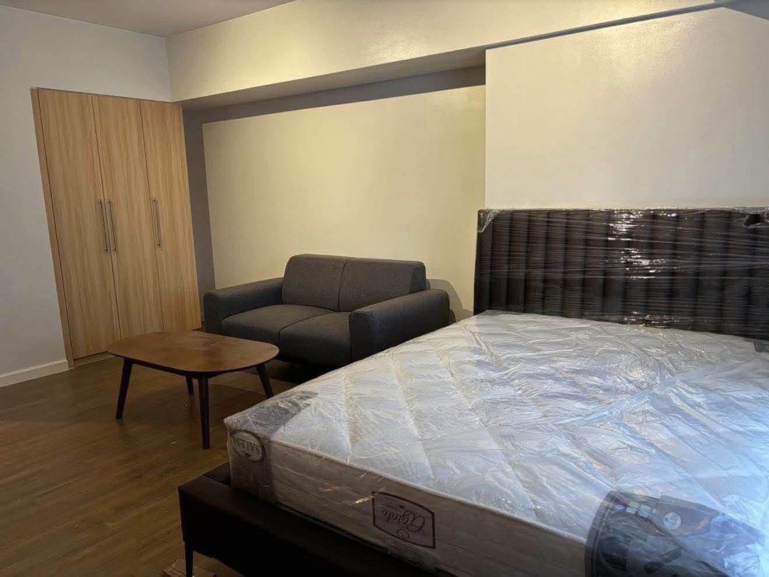 PARK TRIANGLE RESIDENCES BGC (Category: Apartments & Condos) located in Mandaluyong City. Submitted by preloved_byfraya (Listing ID 1469769587, Image 2). Description: PARK TRIANGLE RESIDENCES BGC STUDIO 38th floor FULLY FURNISHED 1 year lease 35k monthly 🙂 for client only :).