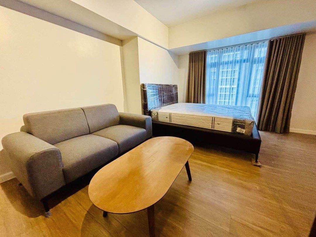 PARK TRIANGLE RESIDENCES BGC (Category: Apartments & Condos) located in Mandaluyong City. Submitted by preloved_byfraya (Listing ID 1469769587, Image 3). Description: PARK TRIANGLE RESIDENCES BGC STUDIO 38th floor FULLY FURNISHED 1 year lease 35k monthly 🙂 for client only :).
