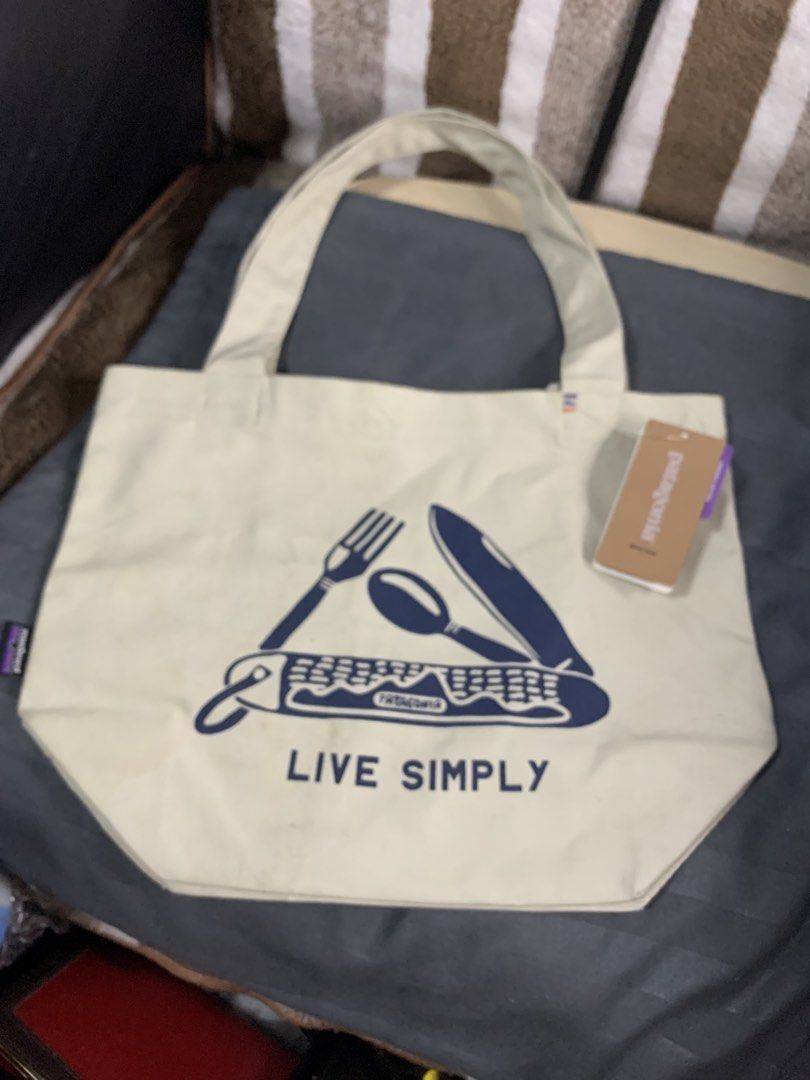 Patagonia canvas mini tote bag (Category: Tote Bags) located in Cabanatuan. Submitted by mjluxxejapan (Listing ID 1469801321, Image 1). Description: Fixed price. Ang Mahal s online Bnew with tag.off white color.approx 10”x12” meas Last 2pics for reference only ctto...