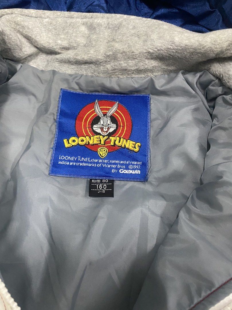 Patagonia Grey Fleece Jacket Size M (Category: Coats, Jackets and Outerwear) located in Santa Maria. Submitted by saintarchive316 (Listing ID 1469944739, Image 2). Description: -Length: 27 -Width: 19 - Brand: Patagonia - Item: Fleece Jacket - Color: Grey - Size: Medium - Material: 100% Polyester (Knit-look exterior, soft fleece interior) - Features: Full zip, stand-up collar, 2 hand pockets, 1 vertical chest pocket - Origin: Made in Sri Lanka - C