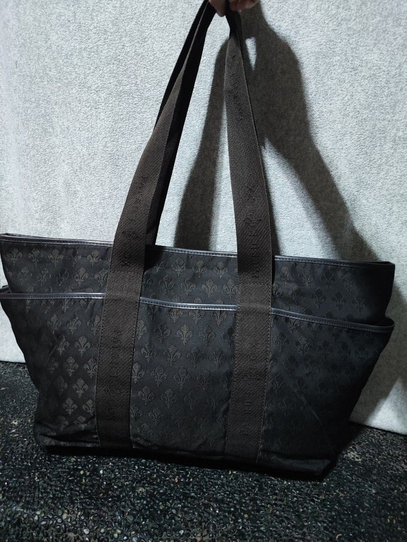 Patrick Cox Monogram Tote Bag (Category: Tote Bags) located in Baguio. Submitted by ozara.06 (Listing ID 1469828556, Image 2). Description: Patrick cox large tote Dark brown actual color In very good condition 700.