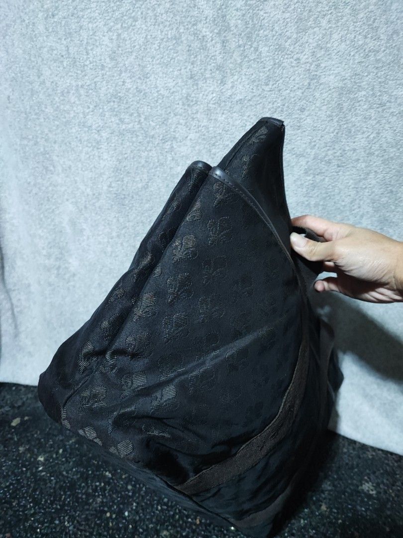 Patrick Cox Monogram Tote Bag (Category: Tote Bags) located in Baguio. Submitted by ozara.06 (Listing ID 1469828556, Image 3). Description: Patrick cox large tote Dark brown actual color In very good condition 700.
