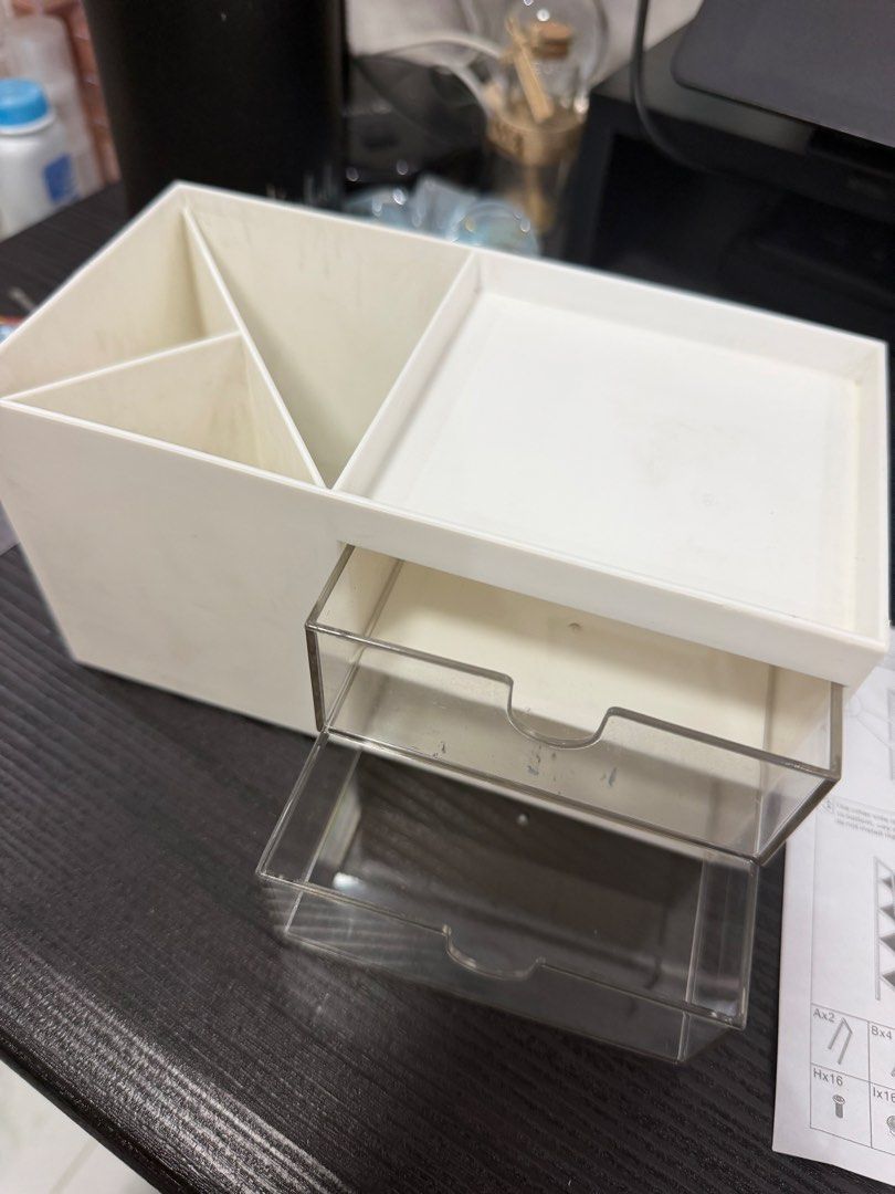 Pen holder with 2 drawer (Category: Office Furniture & Fixtures) located in Cainta. Submitted by prettysumi (Listing ID 1469866761, Image 2). Description: - Color: White with transparent drawers - Material: Durable plastic - Storage: 2 pull-out drawers, vertical slots for pens/brushes, and a flat top tray - Perfect for: Office desks, study tables, and vanity makeup storage - Compact and space-saving design to keep your items neat and organized.