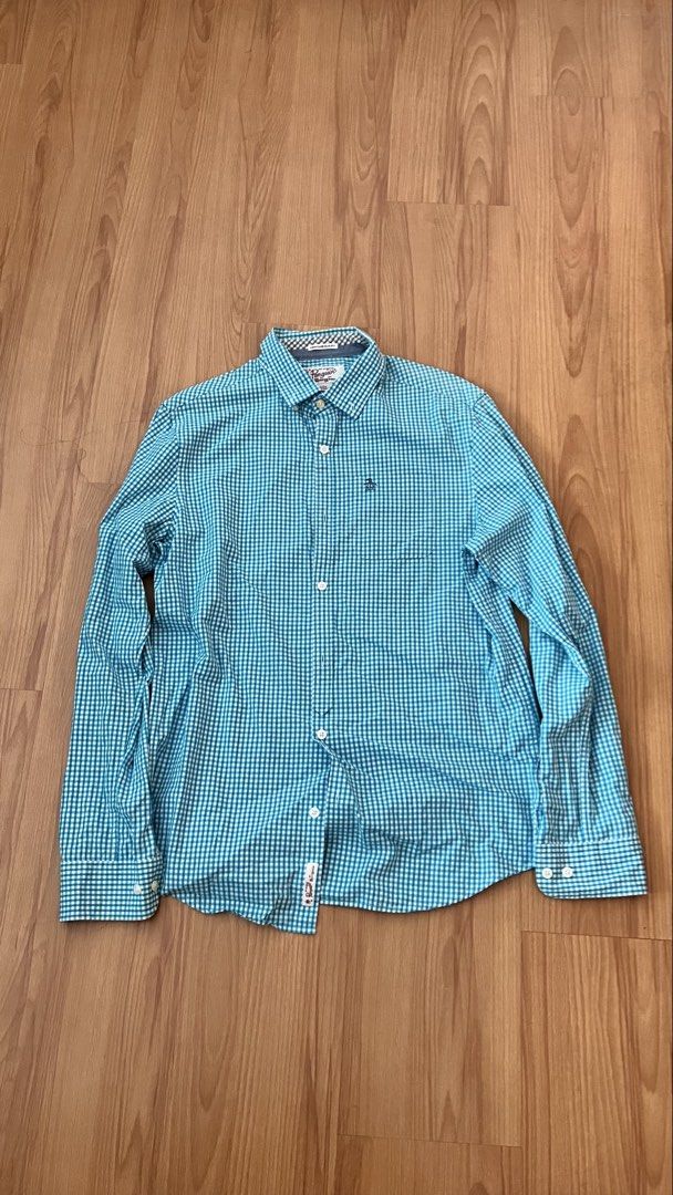 Penguin - Button down shirt (Category: Tshirts & Polo Shirts ) located in Manila. Submitted by foundgoods00 (Listing ID 1469896193, Image 1). Description: Kala mo taga Texas USA. Best fit sa moreno. My height is 5’8 Good condition. No issue..