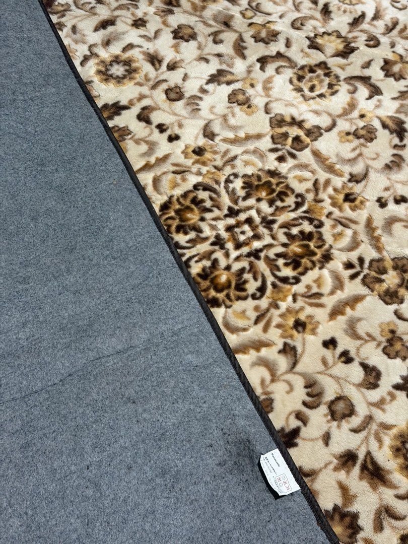 PERSIAN STYLE CARPET/AREA RUG (Category: Carpets, Mats & Flooring) located in Sablan. Submitted by gongonshelley12 (Listing ID 1469928083, Image 3). Description: 2500 only!! PERSIAN STYLE AREA RUG 250cm X 200cm EXCELLENT CONDITION ANLAWAK PO NETO MGA MADAM.