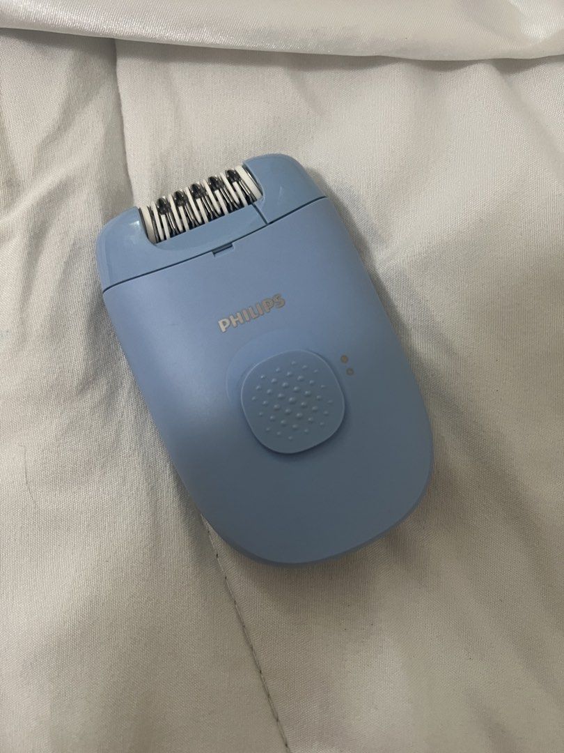 Philips Epilator Hair Removal Device (Category: Hair Removal) located in Manila. Submitted by dockimmy (Listing ID 1469845493, Image 1). Description: Brand: Philips Epilator QC.