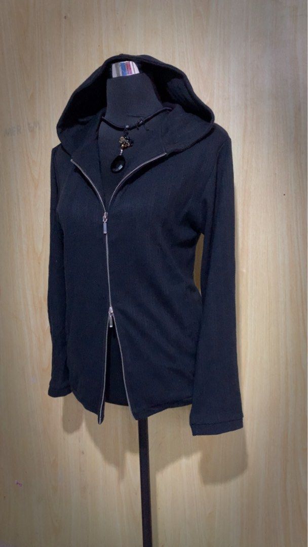 Ping pong double zip (Category: Coats, Jackets and Outerwear) located in Aloran. Submitted by cowskin_927 (Listing ID 1469947114, Image 2). Description: Ping pong Japanese hoodie Double zip Size medium No issue.