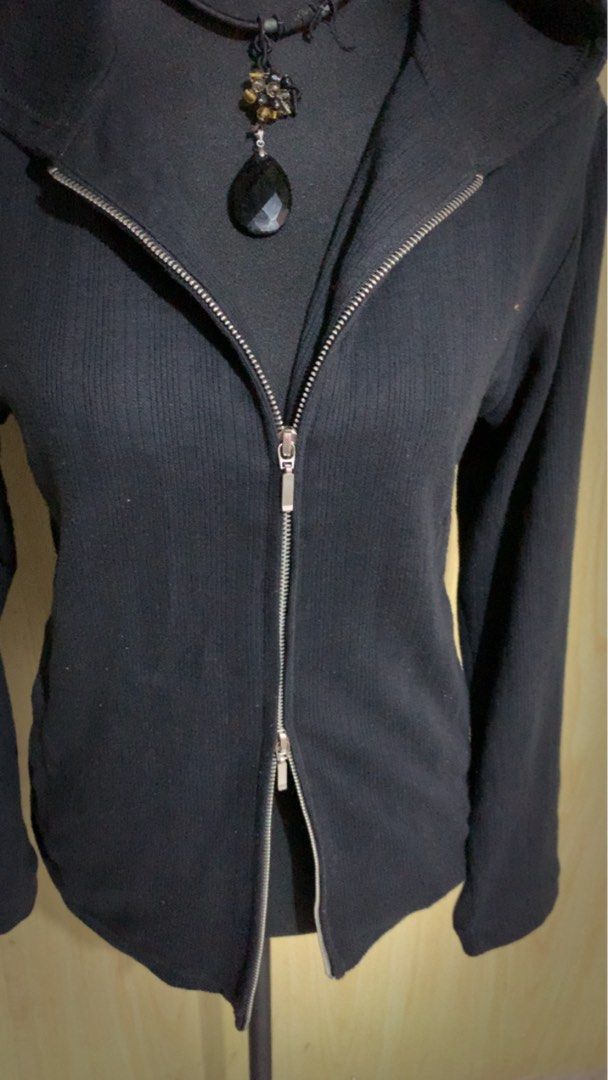 Ping pong double zip (Category: Coats, Jackets and Outerwear) located in Aloran. Submitted by cowskin_927 (Listing ID 1469947114, Image 3). Description: Ping pong Japanese hoodie Double zip Size medium No issue.