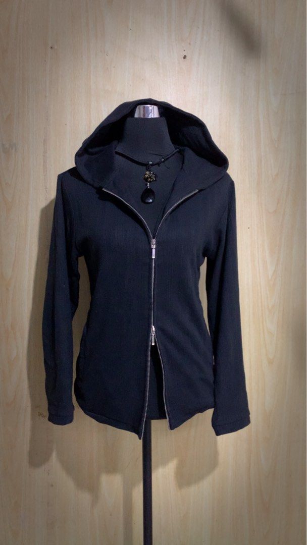 Ping pong double zip (Category: Coats, Jackets and Outerwear) located in Aloran. Submitted by cowskin_927 (Listing ID 1469947114, Image 1). Description: Ping pong Japanese hoodie Double zip Size medium No issue.