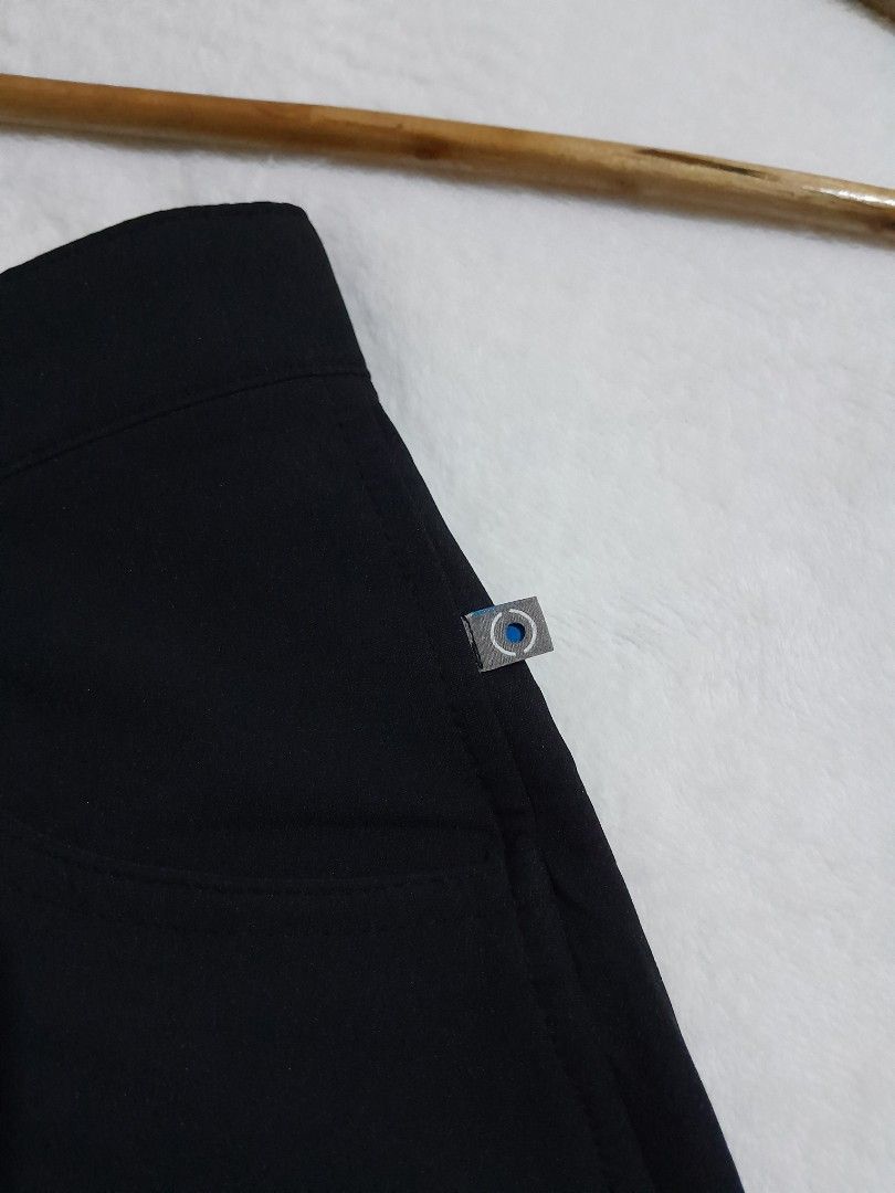 Ping sensor-cool golf pants ⛳️ (Category: Chinos) located in Lucena. Submitted by kuronueve0909 (Listing ID 1469881733, Image 2). Description: Ping sensor-cool Size: 34 Length: 39 Color: black Price: ₱1,850 No issue ✅️ Ready to wear ✅️.